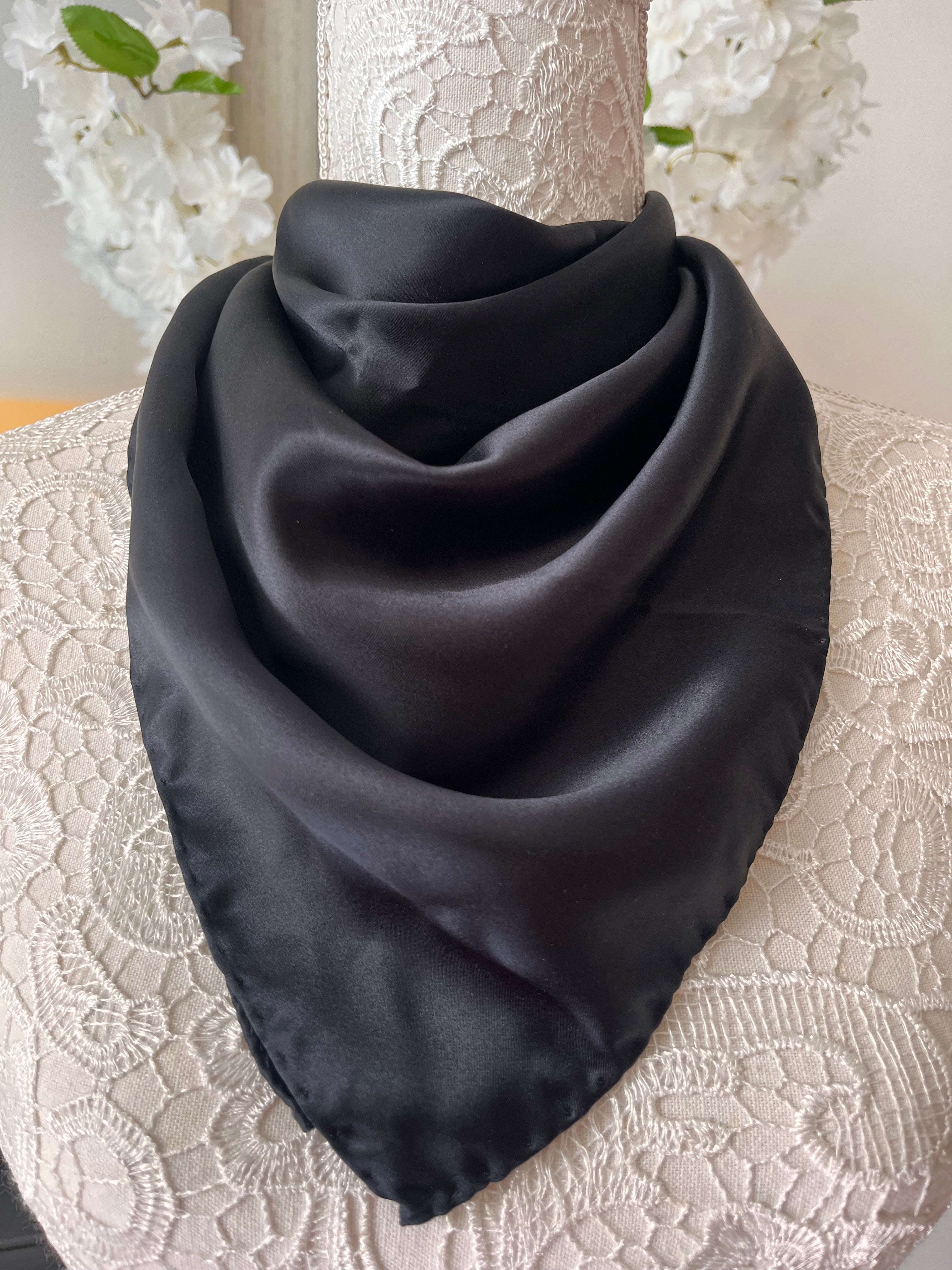 FOULARD 100% SOIE DE MURIER Noir Intemporel
